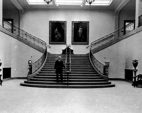 walkerongrandstairway1925